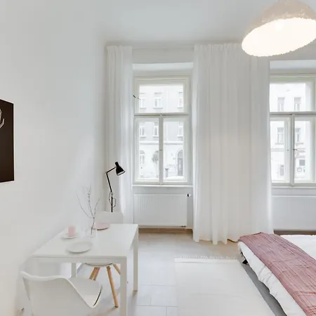 L.i.a S.r.o Apartmanhotel *