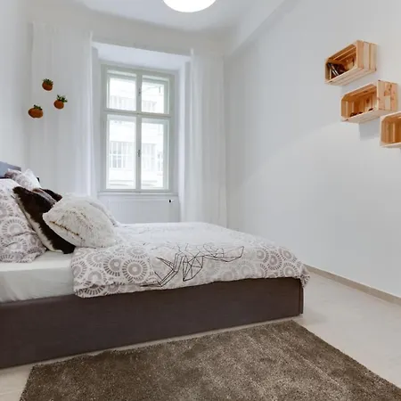 L.i.a S.r.o Apartmanhotel